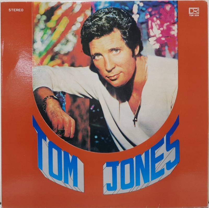TOM JONES / LOVE ME TONIGHT